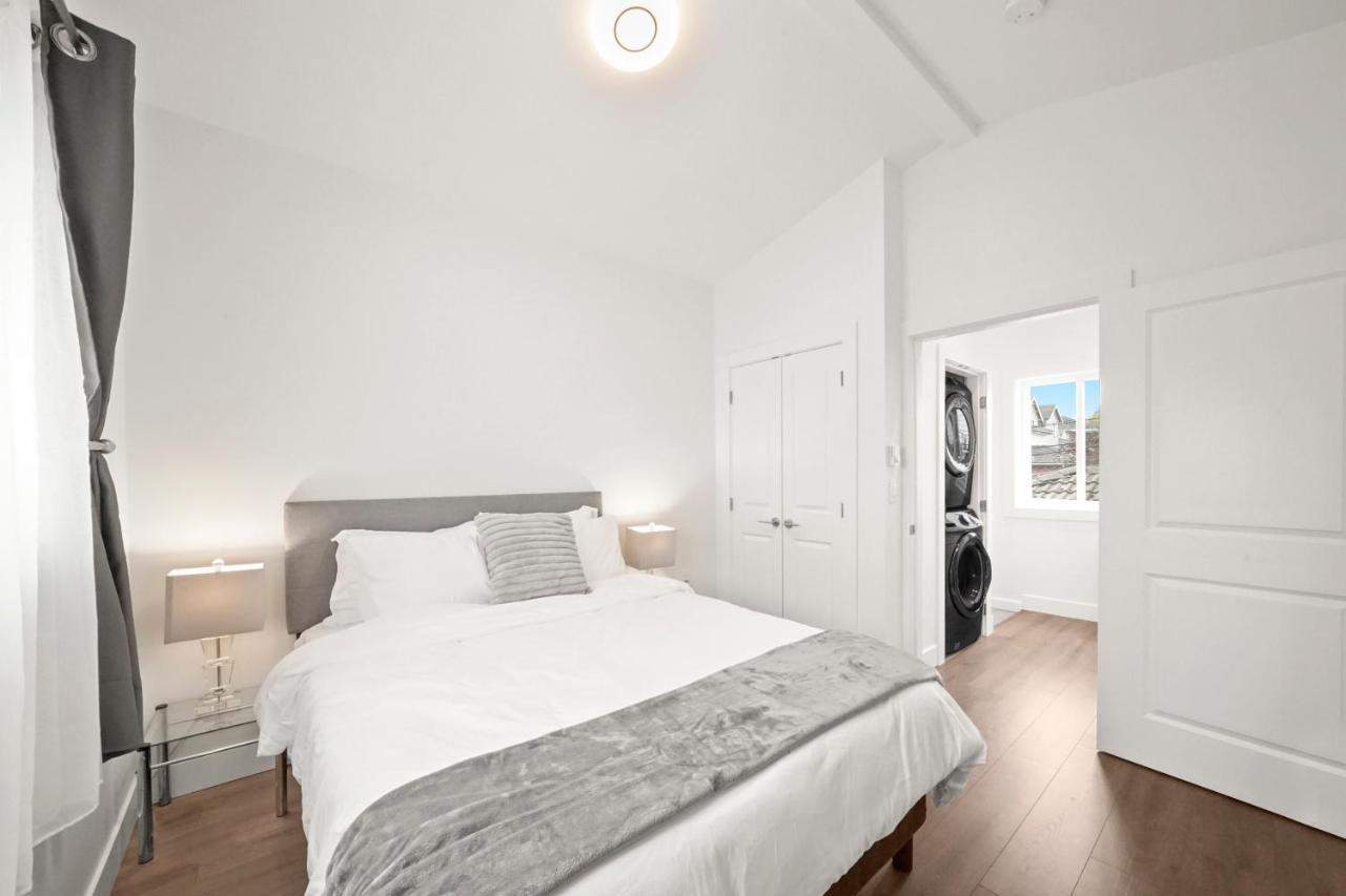 Entire New Cozy And Modern 2-Storey House Vancouver Exterior photo