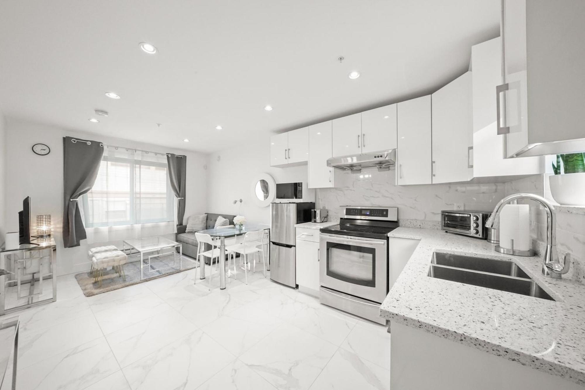Entire New Cozy And Modern 2-Storey House Vancouver Exterior photo