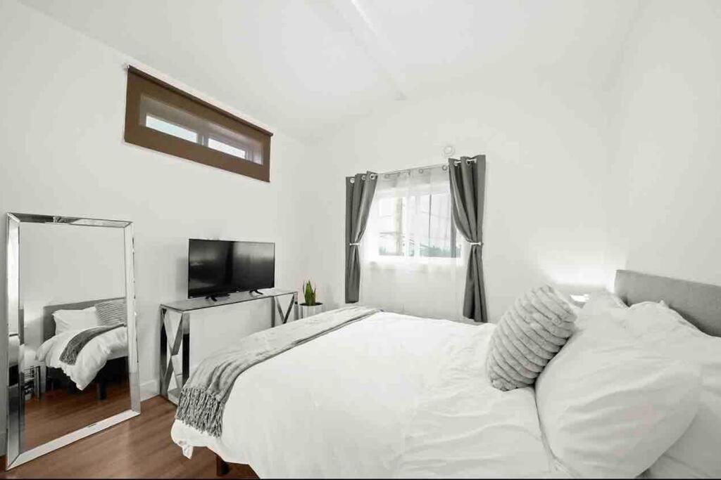 Entire New Cozy And Modern 2-Storey House Vancouver Exterior photo